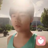 哥哥姐姐，弟弟妹妹们好呀！我是今天新上任的心理倾听师，下面是我的证书，大家可以看看，我是专业的哟，大家有不懂的地方，或者是有烦恼的地方，想要倾诉的都可以来找我，嗯我平时喜欢锻炼跑步，谢谢大家支持