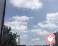 万里无云是风景，有云有雨也是风景
