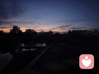 宁静的夏夜，温暖的夏风，抚平一身的疲惫，人有悲欢离合，月有阴晴圆缺。此事古难全，但愿人长久，千里共婵娟