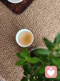 在一杯茶汤里面，看见并且体验自己的情绪，焦虑 恐惧…
看见这些来了，体验，流畅过去

慢慢的安静下来，安在茶汤里…
放下这一刻情绪瓦解