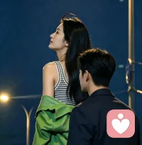 回避型人格核心特质：习惯疏远亲密，害怕过度靠近。一旦感受到强烈情感、压力或是被索取，就下意识后撤、沉默、逃避。
不擅长表达需求，很少主动倾诉感受，习惯压抑情绪；嘴上想要自由空间，内心敏感自卑。
讨厌冲突，遇到矛盾爱冷处理；很难完全信任别人，害怕被看穿脆弱。你越追赶，他越逃离。