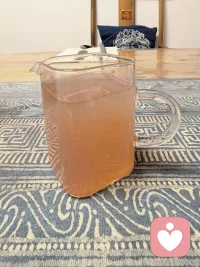 忙完倾听的琐事，泡一壶淡茶静坐。听多了旁人的委屈，此刻只想和自己好好相处，茶水温润，抚平心底所有焦虑。