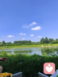 漂亮不会被爱，身材好不会被爱，多金不会被爱，有权利地位也不会被爱。被需要才会被爱。要接受，所有人都不爱你。这个世界上没有任何人接近你，是来爱你的，都是来满足自己的！