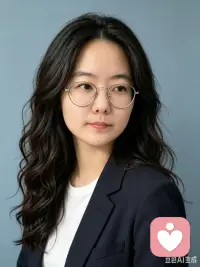 大家好，我是恩光心理，今天是我入驻平台的第一天，很荣幸能在这里遇见大家。

目前我在中国人民大学在职读研，主修社会心理学，持有国家三级心理咨询师证书，正在做残健融合的心理支持公益项目。

希望能把这份专业的支持延续下去，用更包容、多元的视角去看见每个人。

相信每一个倾诉的背后，都站着一个真实的人，都值得被认真倾听。我会用理解和接纳的态度，在这里稳稳接住你的情绪。