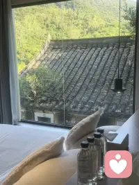 把自己疲惫的肉身安置于远离城市喧嚣的乡野山村 让心灵享受片刻安宁 滋养自己 疗愈别人 让我们的灵魂继续负重前行……