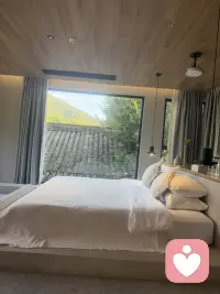 把自己疲惫的肉身安置于远离城市喧嚣的乡野山村 让心灵享受片刻安宁 滋养自己 疗愈别人 让我们的灵魂继续负重前行……