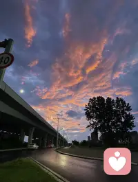心事不必硬扛，我愿意安静听你诉说；不用一直故作坚强，情绪可以好好释放；有些话难以启齿，那就说给我听