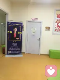 “遇到这种对抗性伴侣，太耗命”

有一种伴侣，焖米饭，软一点，硬一点，要挑，每天吃多少菜，吃多少肉要挑，就是多吃几个鸡蛋，他还是要挑。根本不是你多差，而是他妄想所有人，所有事，都完全符合他的意志，不符合，他就要对抗，就要挑剔，就要压制。遇到这种对抗性伴侣，太耗命了，因为他的本质是：容不下别人，也过不好自己。