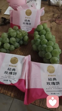 食物有温度，心事有归处。
不必强迫自己时刻坚强，
偶尔借一点甜，和自己好好相处💚配图
