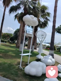 今日分享；推崇备至
如何巧妙让功，名声，人缘一把抓。
在工作中，甘愿把功劳让给他人的人难能可贵，团队的成功是众人合力的结果。
个人的荣耀并非是最重要的。因此，当自己受到其他成员的尊重与认可时，获得的不止是人缘，还有事业发展的持续动力。