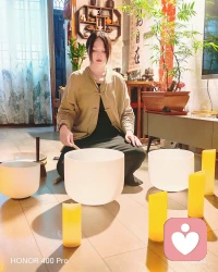 来认识下我的新伙伴们🥣
水晶钵集结完毕
闲下来就坐在这里，听声波慢慢散开，好好和自己待一会儿
