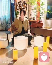 来认识下我的新伙伴们🥣
水晶钵集结完毕
闲下来就坐在这里，听声波慢慢散开，好好和自己待一会儿
