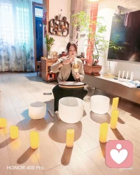 来认识下我的新伙伴们🥣
水晶钵集结完毕
闲下来就坐在这里，听声波慢慢散开，好好和自己待一会儿