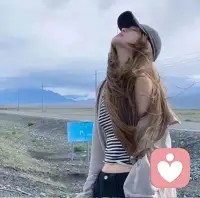 我以为主动就能靠近你，后来才明白，不爱你的人，你走九十九步，对方也不会迈出一步。
