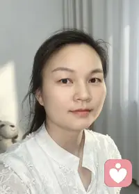 允许情绪缓缓流露，接纳所有不完美的自己。
静下心梳理纷乱心事，与内心温柔相拥，时光自会抚平所有褶皱。万事皆有归期，所有困顿终会消散，前路自有清风相伴。