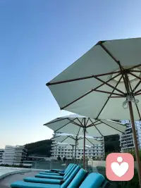 不必急着给出答案，先好好做一个倾听者。
懂得聆听，是最温柔的共情。