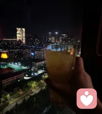 你可以说压力，说疲惫，说无人理解的委屈，说深夜里翻来覆去的心事。
放心说，慢慢说，我一直都在。