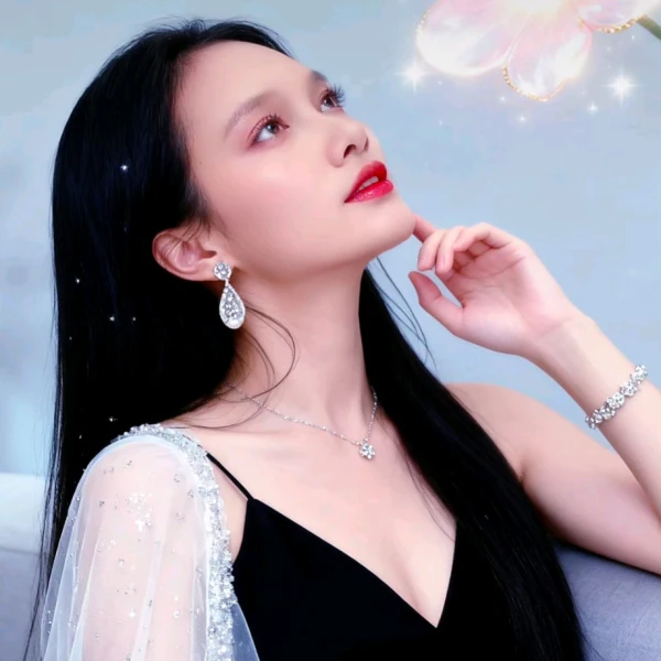 莫茉倾听