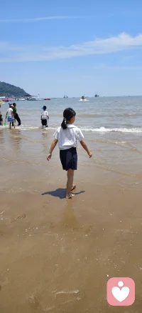 曾经你不懂如何表达爱意，只会笨拙推开求关注，后来才看清，错的不是你的敏感，是对方从来不愿坚定走向你。既然婚姻只剩空壳，那就守好自己和孩子，把所有期待收回给自己，你本身就足够强大。配图