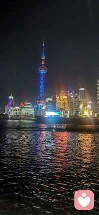 1. 世间万般情绪，总要有一处可以安放。
​
2. 不必独自消化所有难过，倾听是无声的温柔救赎。
​
3. 接纳所有负面情绪，好好善待疲惫的自己。
​
4. 有人愿意耐心听你说完，就是难得的治
