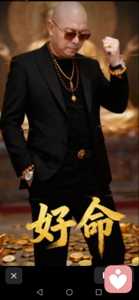 白天假装没事，夜里情绪泛滥，
心里压了太多心事，不敢跟家人讲，不敢跟朋友说。