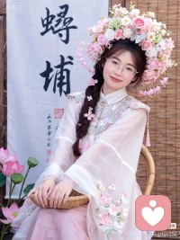 今天陪姑娘去医院检查，挂了三个医生的号也没搞明白咋回事。又刷到山东财经38岁博士生导师，泰山学者，杰青，两个注册师（会计师，律师），这么多靠实力挣的却在38岁停止，太让人痛心！还是选择像普通人活着，慢慢陪孩子们长大吧。等待的过程中玩ai，做出来ai形象和簪花照，满惊艳，ai太厉害了，ai的世界是不是可以很完美。