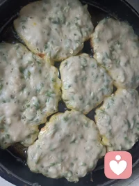 早餐主食，槐花饼。