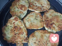 早餐主食，槐花饼。
