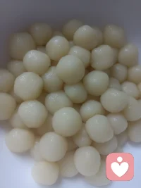 和孩子们一起做的土豆小丸子，QQ弹，很美味，我蒸的土豆，和淀粉做的土豆面团，俩姑娘团的。不敢吃辣椒🌶️，做成了酸甜口，如果能吃辣椒，放上，是不是得更美味，更诱人。