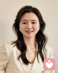【做了4小时倾听后，我发现大家最常说的3个词是……】

4小时倾听

大家的故事各不相同，但这3个词出现的频率高得惊人：

1️⃣ “不知道”​

“我不知道自己怎么了。”

“不知道该怎么办。”

“不知道以后会怎样。”

——很多时候，不是没有答案，而是情绪太乱，把问题本身都遮住了。倾听的第一件事，就是陪你把那一团“不知道”，慢慢理出一点轮廓。

2️⃣ “对不起”​

“对不起，我说太多了。”

“对不起，这么晚打扰你。”

“对不起，我是不是太矫情了。”

——听得最多的一句话，反而最让人心疼。想说一句：你不是在“麻烦”我，而是在第一次认真为自己花一点时间。

3️⃣ “撑不住”​

“感觉快撑不住了。”

“一直在硬撑。”

“没人看出来我已经很累了。”

——成年人的崩溃，大多是静音模式的。能在电话里说出“撑不住”，本身就是一种巨大的勇气。

作为一名科班出身的心理咨询师，也是刚入驻给力心理的倾听师，我想对你说：

情绪不需要“有用”才值得被听见；

你的痛苦，也不需要“够严重”才配被重视。

如果此刻你也在这三个词里看到了自己，不妨停下来，深呼吸一次——


倾听师手记 #心理成长  #情绪接纳 #心理咨询师的日常