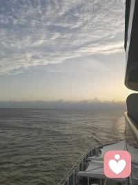 你一定要相信，
去过的地方越多，你越能走出地域的偏见
见过的人越多，你越能走出身份的偏见
知道的事情越多，越能走出认知的偏见