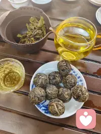 千秋大业一壶茶，万丈红尘一杯酒！