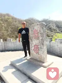 我们都会，爱错人，走错路，那又怎样？错的是一段路，又不是整个人生，只要心气还在哪里都是开始！