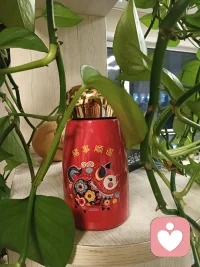 我经常给自己的一句话:失意的时候不要气馁，看看比我们更惨的人是怎么活；得意的时候不要忘形，看看比我们有能耐的人如何低调。