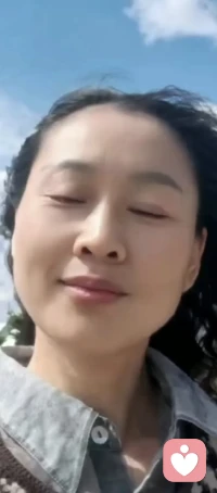 人一生都在学习如何对待自己。
过度责备会消耗能量，全然摆烂容易迷失方向。
最好的状态，是带着包容的心去重塑自己，可以慢点，但是绝对有要求。一边恐惧一边前行，一边懒惰一边还要鞭策自己。配图