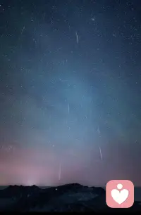 流星偶然闯入了大气层，燃烧自己，换得一瞬光明。
今夜抬头，英仙座的粒粒微星闪过，划破了黑暗。
不是每次燃烧都能被记住。但至少它来过。这就够了，不是吗？