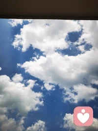 人到中年一定要明白，做人，不要去责怪任何人，合得来就好好相处，合不来就保持距离。灵魂相近的人，才能看出你的山河万里，三观不合的人，讲句话都是翻山越岭。
人与人之间，始于缘分，敬于才华，合于性格，久于善良，终于人品。生命中出现的每一个人，绝非偶然，他一定会教会你一些什么。