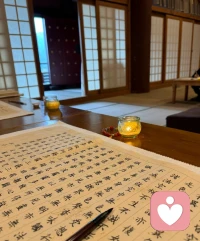 致敬人生的低谷
 
人在低谷的时候不要乱动，你就坐在那里，看人情冷暖，看人性，看谁离你越来越近，谁又离你越来越远。你也看自己，看自己到底能不能熬过去，人一定要感谢自己落魄的日子，这段时间你的世界全是真的。