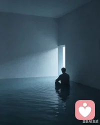 所有看似突发的情绪崩溃，从来都不是偶然。本质是长期情绪积压、持续自我消耗、一次次隐忍退让后，情绪蓄水池抵达临界值的必然爆发。
那些一瞬间的溃不成军，藏着无数个无人看见的委屈、焦虑与疲惫。