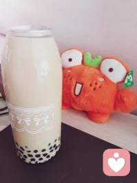 曾经感情很好，被我的牢狱生涯差点断送了对方的大好政治前途的婚姻，总是会被他人谈及“复合”二字。
​对此，我用了一个有关于“家园重建”的比喻。
家园重建有两种情况。
一种是用崭新的瓦块，无人踏及过的地方，重新搭建一所与过往亳无影像关联的家园，真正地重新开始。
另外一种，是在一片写着“曾经”的废墟面前，辛苦地捡拾破碎的砖瓦，再费力地将它们拼凑成一个叫做“假装喝了孟婆汤”的房屋。脚踩在废墟上面，疼；手握着碎片，也疼。
所以，与父母儿女的重建，必须甘愿选择后者，无论多辛苦。
婚姻，就不必要了吧。很累。配图