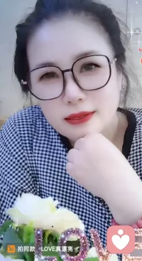 我是一名倾听者，
耐心、安静、不评判、不打断。在这里，你可以放心做自己，把心里的情绪慢慢说出来。
陪你聊天、听你倾诉、给你陪伴。
愿你被温柔以待，也被自己善待。
私信我，我一直在配图