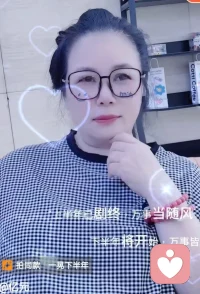 人生是一场修行，修的是待人接物的温度，也修的是面对世事的韧度。

修得面善，滋养和气；守得心狠，护住底线；举得刀快，活出干脆。配图