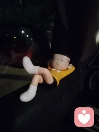 外面下着雨，心里平平淡淡的，没有大喜也没有大悲，有些情绪无处安放。想找个人随便聊聊，说说心里话，放空一下压抑的心情。