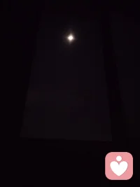 夜色渐深，我在这里静静等候，愿听你把心底的故事慢慢诉说。