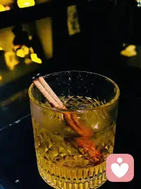 🥃教父✔️🫶🏿
一杯酒能让人记住不是因为它复杂
是因为它简单得让所有人无法拒绝
#酒杯里的情绪密码#教父#调酒
