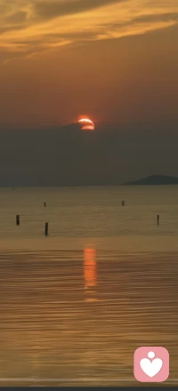 今天是做倾听师的第四天。早上和一个来访者聊天，我们互相交换了故事。生活中当自己过不去的坎，总是觉得是天大的事，听听别人的故事，其实别人也有过不去的坎，当咱们跨过去了一个坎以后，对自己说你真棒！