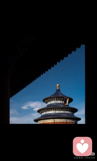 不知道有多少人和我一样，一到夜晚就陷入失眠。
闭上眼睛，脑海里万千思绪盘旋，过去的遗憾、未知的烦恼、压在身上的压力全部涌出来。明明很想睡觉，神经却紧绷到无法放松，一遍遍看时间，越看越焦虑。
后来慢慢懂得，不必强迫自己立刻入睡。焦虑不会因为自责消失，对抗只会加重内耗。试着放下心里沉甸甸的心事，接纳当下的不安，好好善待整夜难眠的自己，你已经很辛苦了。配图