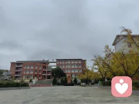 今天去原来的单位走了走，看了看，对于地点，感觉还是很亲切的，节假日的原因，没有见到那么多的同事，但是见到的有那么几个还是很热情的，就是总归有一种人走茶凉的感觉！
或许，以后会更少去了，也会更少的想念以前快乐的日子了。人总要往前看，往前走！
