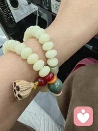 困住你的，从来不是月亮，是你舍不得放下的那根刺。