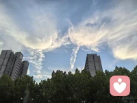 在对的方向，坚持长期主义，藐视一切暂时性的困难，人生没有过不去的坎和战胜不了的困难